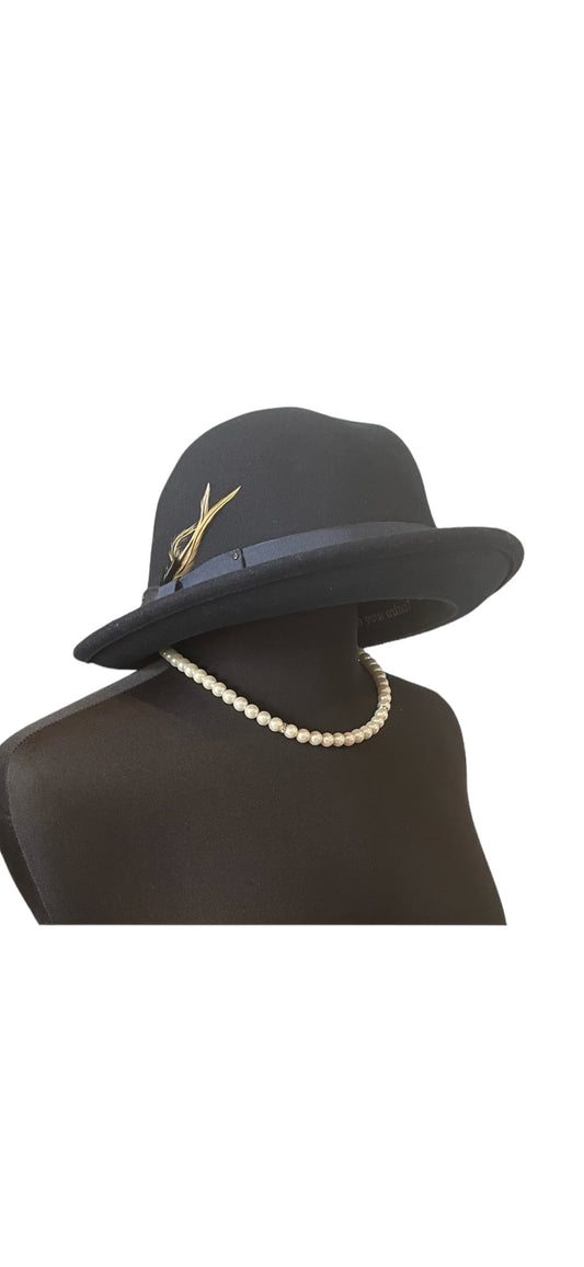 Bailey of Hollywood Tino hat. EUC. Water repellent.